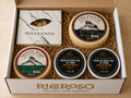 Caja Ricoroso abierta con el Lote Los Quesos: quesos de cabra Trufante, Montebajo y Suculento y dos cremas de queso azul con ajo negro.